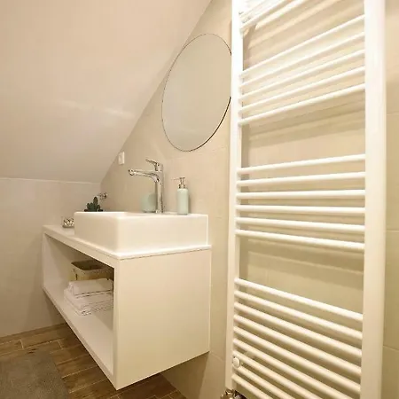 Baredine Apartment *